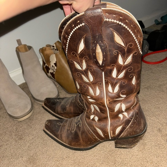 Ariat cowgirl boots - Picture 1 of 4